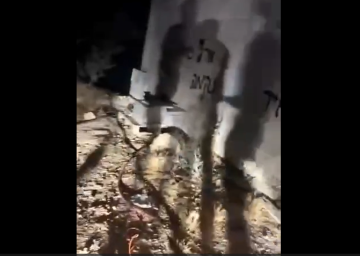 مستوطنون يهاجمون بلدة قصرة جنوب نابلس ويحرقون مسجدا (فيديو) مستوطنون يهاجمون بلدة قصرة جنوب نابلس ويحرقون مسجدا (فيديو)