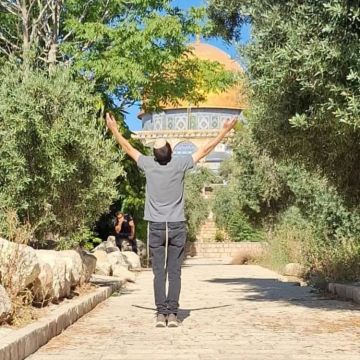 مستوطنون يقتحمون باحات المسجد الأقصى بحماية من شرطة الاحتلال مستوطنون يقتحمون باحات المسجد الأقصى بحماية من شرطة الاحتلال