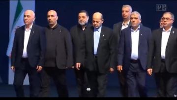 قيادة حماس تشارك في مراسيم تشييع المرشد الإيراني السابق علي خامنئي قيادة حماس تشارك في مراسيم تشييع المرشد الإيراني السابق علي خامنئي