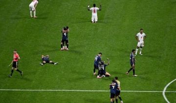 الأرجنتين تقصي إنجلترا بالوقت القاتل وتضرب موعدا ناريا مع إسبانيا في نهائي كأس العالم الأرجنتين تقصي إنجلترا بالوقت القاتل وتضرب موعدا ناريا مع إسبانيا في نهائي كأس العالم