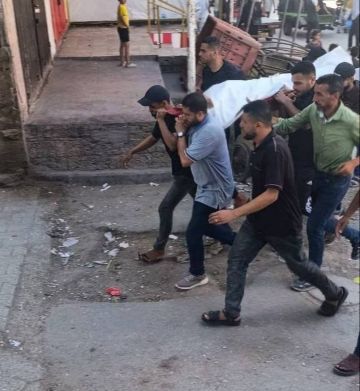 الاحتلال يقصف جنازة في مخيم النصيرات ويوقع 7 شهداء و19 مصابا الاحتلال يقصف جنازة في مخيم النصيرات ويوقع 7 شهداء و19 مصابا