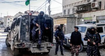 معتصمون في رام الله يطالبون برحيل قيادة السلطة والانتفاض في وجه الاحتلال