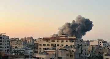بالفيديو والصور الاحتلال يدمر مسجدا وسط مدينة غزة.. إصابات وأضرار واسعة في خيام النازحين