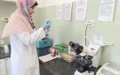 حصار المنظومة الطبية ينذر بانهيار مختبرات غزة ويهدد حياة آلاف المرضى