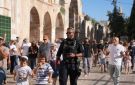 بقيادة بن غفير.. أكثر من 2000 مستوطن يستبيحون الأقصى ويرفعون أعلام الاحتلال ويؤدون السجود الملحمي 