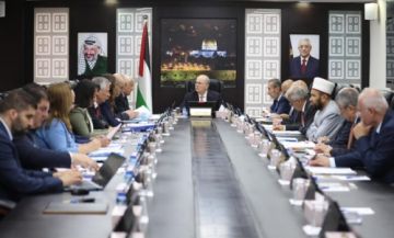 رئيس الوزراء يثمن صمود القرى المستهدفة ويوعز بتسريع تلبية الاحتياجات الطارئة في ضوء الجولات الوزارية رئيس الوزراء يثمن صمود القرى المستهدفة ويوعز بتسريع تلبية الاحتياجات الطارئة في ضوء الجولات الوزارية