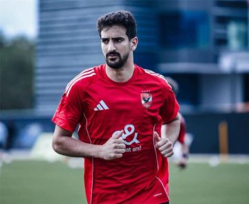 لاعب الأهلي المصري في طريقه للدوري القطري لاعب الأهلي المصري في طريقه للدوري القطري