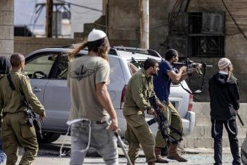 10 إصابات في اعتداءات للاحتلال والمستوطنين بالخليل 10 إصابات في اعتداءات للاحتلال والمستوطنين بالخليل