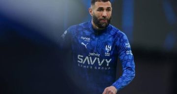 مفاجأة.. الهلال يطرد كريم بنزيما!