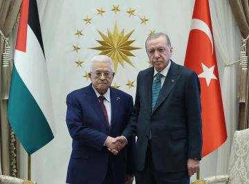 الرئيس الفلسطيني محمود عباس يصل أنقرة في زيارة رسمية الرئيس الفلسطيني محمود عباس يصل أنقرة في زيارة رسمية