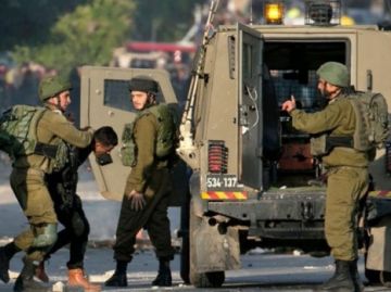 الاحتلال يشن حملة اعتقالات واسعة في الضفة ويعتقل 16 مواطنا بينهم أسرى محررون الاحتلال يشن حملة اعتقالات واسعة في الضفة ويعتقل 16 مواطنا بينهم أسرى محررون