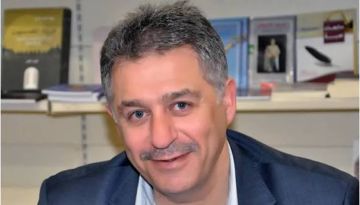 لبنان.. نقل السفير الفلسطيني السابق للمستشفى بعد توقيفه بتهم فساد واختلاس لبنان.. نقل السفير الفلسطيني السابق للمستشفى بعد توقيفه بتهم فساد واختلاس
