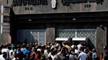 الحسابات المصرفية.. عقبة جديدة أمام تجار غزة الحسابات المصرفية.. عقبة جديدة أمام تجار غزة