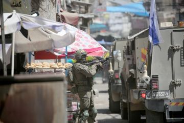 الجيش الإسرائيلي يعلن اعتقال فلسطينيين في جنين زعم أنهم خططوا لاغتيال وزير الدفاع الجيش الإسرائيلي يعلن اعتقال فلسطينيين في جنين زعم أنهم خططوا لاغتيال وزير الدفاع
