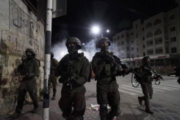 الاحتلال يشن حملة مداهمات واعتقالات واسعة في الضفة الاحتلال يشن حملة مداهمات واعتقالات واسعة في الضفة