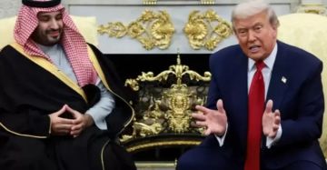 مشترطا تنفيذه بالتطبيع مع إسرائيل.. ترامب يحيل الاتفاق النووي مع الرياض إلى الكونغرس مشترطا تنفيذه بالتطبيع مع إسرائيل.. ترامب يحيل الاتفاق النووي مع الرياض إلى الكونغرس