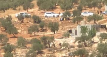 مستوطنون يعتدون على مواطنين في بيت فوريك ويصيبون 6 بينهم أعضاء بالمجلس البلدي مستوطنون يعتدون على مواطنين في بيت فوريك ويصيبون 6 بينهم أعضاء بالمجلس البلدي