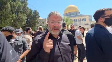 بن غفير يقتحم المسجد الأقصى مجددا ويؤدي صلوات داخله بن غفير يقتحم المسجد الأقصى مجددا ويؤدي صلوات داخله