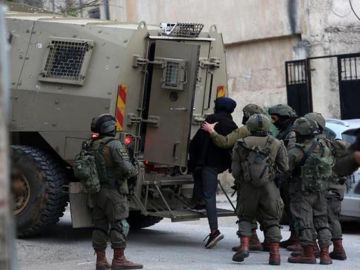 الاحتلال يعتقل 6 فلسطينيين ويحتجز العشرات خلال اقتحامات بالضفة الاحتلال يعتقل 6 فلسطينيين ويحتجز العشرات خلال اقتحامات بالضفة