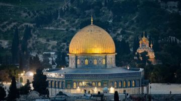 القدس.. لائحة اتهام ضد مستوطن إسرائيلي بعد التقاطه صورة مهينة في باحات المسجد الأقصى القدس.. لائحة اتهام ضد مستوطن إسرائيلي بعد التقاطه صورة مهينة في باحات المسجد الأقصى