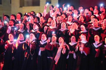 جامعة القدس تختتم فعاليات حفل تخريج الفوج الخامس والأربعين جامعة القدس تختتم فعاليات حفل تخريج الفوج الخامس والأربعين