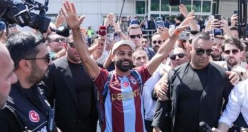 محمد صلاح يصل إسطنبول تمهيدا للانضمام إلى طرابزون سبور محمد صلاح يصل إسطنبول تمهيدا للانضمام إلى طرابزون سبور