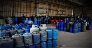 دخول 5 شاحنات من غاز الطهي إلى قطاع غزة دخول 5 شاحنات من غاز الطهي إلى قطاع غزة