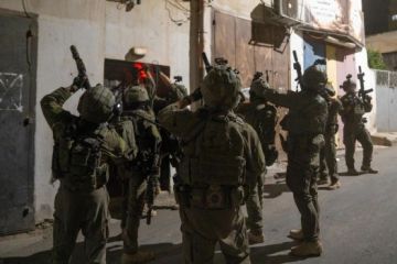 الاحتلال يواصل عدوانه على مخيم قلنديا لليوم الثاني: هدم محال تجارية ومداهمة عشرات المنازل الاحتلال يواصل عدوانه على مخيم قلنديا لليوم الثاني: هدم محال تجارية ومداهمة عشرات المنازل