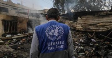 الاحتلال يستولي على مدرسة لـ الأونروا في مخيم شعفاط ويحولها إلى مدرسة تابعة له الاحتلال يستولي على مدرسة لـ الأونروا في مخيم شعفاط ويحولها إلى مدرسة تابعة له