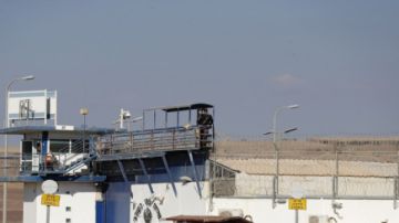 هيئة الأسرى: الاحتلال يمنع الصليب الأحمر من زيارة أي أسير فلسطيني منذ 30 شهرا هيئة الأسرى: الاحتلال يمنع الصليب الأحمر من زيارة أي أسير فلسطيني منذ 30 شهرا