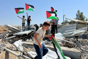 الاحتلال يهدم مدرسة فلسطينية جنوبي الخليل الاحتلال يهدم مدرسة فلسطينية جنوبي الخليل
