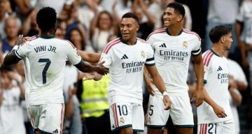 ريال مدريد يسحق ملقا وينفرد بصدارة الليغا ريال مدريد يسحق ملقا وينفرد بصدارة الليغا
