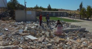 84 مدرسة فلسطينية مهددة بالهدم في الضفة والقدس 84 مدرسة فلسطينية مهددة بالهدم في الضفة والقدس