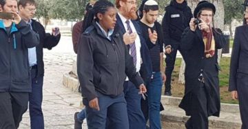 بقيادة المتطرف غليك.. مستوطنون يؤدون طقوسا تلمودية وينتهكون حرمة الأقصى بحماية مشددة بقيادة المتطرف غليك.. مستوطنون يؤدون طقوسا تلمودية وينتهكون حرمة الأقصى بحماية مشددة