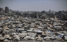 الدفاع المدني في غزة يسيطر على حريق بمخيم قطر جراء تعرضه لنيران إسرائيلية (فيديو)