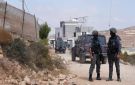 مستوطنون يحاصرون عائلتين فلسطينيتين في قصرة ويمنعون وصول المياه والطعام إليهما