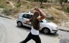 مستعمرون يهاجمون الأطفال والنساء في قرية برقا