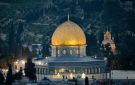 القدس.. لائحة اتهام ضد مستوطن إسرائيلي بعد التقاطه صورة مهينة في باحات المسجد الأقصى