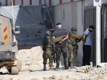اعتقالات وإصابات في اعتداءات للاحتلال والمستوطنين بالضفة اعتقالات وإصابات في اعتداءات للاحتلال والمستوطنين بالضفة