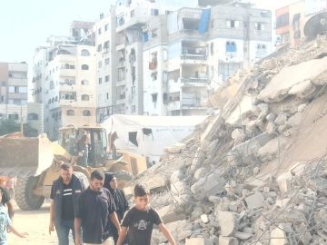 الداخلية بغزة: 21 شهيدا في انهيار عمارة السعادة ومئات المباني مهددة الداخلية بغزة: 21 شهيدا في انهيار عمارة السعادة ومئات المباني مهددة