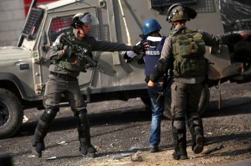37 صحفيا في سجون الاحتلال.. 51 منهم إداريا 37 صحفيا في سجون الاحتلال.. 51 منهم إداريا
