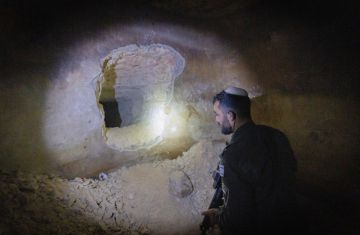 الشرطة الإسرائيلية: اكتشاف نفق بعمق 25 مترا في الضفة الغربية الشرطة الإسرائيلية: اكتشاف نفق بعمق 25 مترا في الضفة الغربية