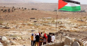 دبلوماسيون من 15 دولة يتفقدون مسافر يطا للوقوف على اعتداءات الاحتلال والمخاطر التي تتهدد المدارس دبلوماسيون من 15 دولة يتفقدون مسافر يطا للوقوف على اعتداءات الاحتلال والمخاطر التي تتهدد المدارس