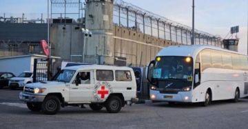 الاحتلال يفرج عن 12 معتقلا من غزة الاحتلال يفرج عن 12 معتقلا من غزة