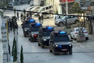 الاحتلال يحاصر مسجدا ويقتحم منزل منفذ عملية حلميش الاحتلال يحاصر مسجدا ويقتحم منزل منفذ عملية حلميش