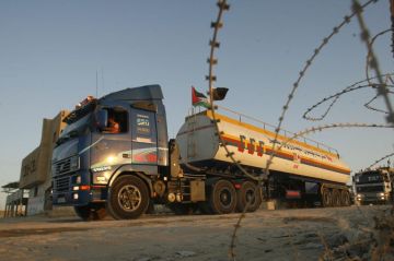 قطر توقع اتفاقية مع الأمم المتحدة لإدخال 1.3 مليون لتر وقود إلى غزة قطر توقع اتفاقية مع الأمم المتحدة لإدخال 1.3 مليون لتر وقود إلى غزة