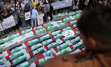 بالصور: غزة : تشييع جثامين 100 شهيد في حي الزيتون