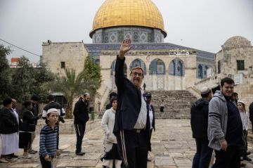 محافظة القدس تحذر من مساع لفرض طقوس يهودية جديدة في محيط الأقصى محافظة القدس تحذر من مساع لفرض طقوس يهودية جديدة في محيط الأقصى