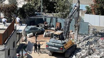 هدم خمسة محال تجارية في وادي الجوز بالقدس