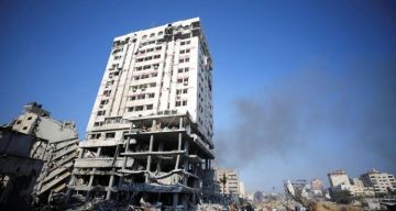 خاص بنك فلسطين يراكم الملايين ومقره يهدد آلاف النازحين.. مواطنون: وجهوا أموالنا لإزالة المبنى المتهالك! خاص بنك فلسطين يراكم الملايين ومقره يهدد آلاف النازحين.. مواطنون: وجهوا أموالنا لإزالة المبنى المتهالك!